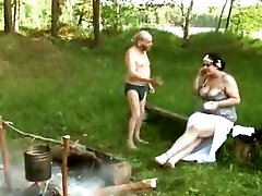 Rusas sexo en el bosque
