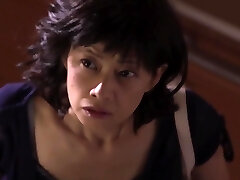 ella resiste pero se rinde al joven cornudo japonés, salvando su matrimonio maduro. censurado pero convincente