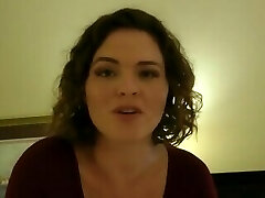 MI MADRE ES UNA VIUDA, ASÍ QUE SU FUERZA Y FOLLAR MUY DURO Y EL SEMEN EN EL INTERIOR