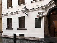 filmando una película porno con una abuela sexy en lencería filmando una película porno con una abuela sexy en lencería