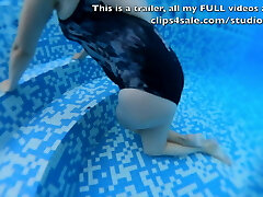 Crossed legs orgasm in outdoors pool Crossed legs orgasm in outdoors pool