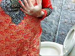 Desi Beautiful Mom Pruning Pussy And Armpits On Eid And Pissing In Bathroom