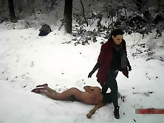 mistress luna - dominación de botas en la nieve helada ( ballbusting & cbt pisoteando)
