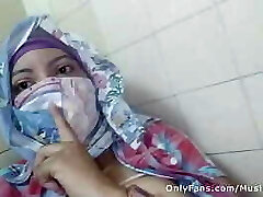 vraie arabe عرب وقحة كس maman pèche en hijab en éjaculant sa chatte musulmane sur webcam sexe religieux arabe