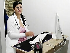 At a medical appointment my horny therapist ravages my pussy - Porn in Spanish