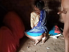 gaon mein rahane wali premika ke pass jakar usko choda o dono ne bahut maje kiye voz clara en hindi yourrati