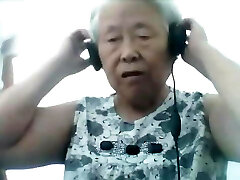 Chat with  chinese elder couple