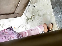 Chhoti Behen Ko Puri Nangi Hokr Nahate Dekha utter Desi Village Girl Bathroom Video