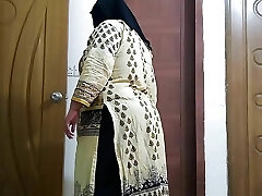 (Tamil scorching Maa Apne Bete ke sath chudai karta hai) Indian Cougar Stepmom helps Stepson cum - But Accidentally creampie (Tamil scorching Maa Apne Bete ke sath chudai karta hai) Indian Cougar Stepmom helps Stepson cum - But Accidentally creampie