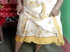 Desi spectacular mom fucking with toy for cum herself