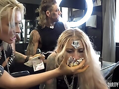 perra se tatuó la frente