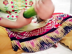 Bangladeshi sizzling girl sex with cucumber.Bengali housewife.
