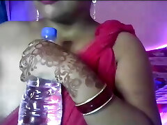 Super-steamy desi sexy girl opens her clothes and displays her boobs and nipples.