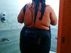 Saudi Muslim Big Tits & Big Ass Sexy 35yo Aunty With Neighbor 19yo Guy Softcor Fucking While Showering In Bathroom - Hot Arabian