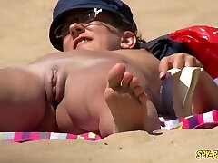 Stunning Hottie Flashes Juicy Slit And Clit On The Beach