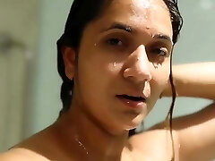 Pooja Laxmi Joshi Shower on Her, Fliz Vids