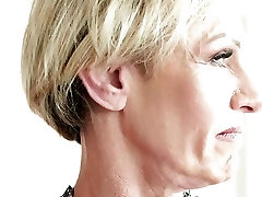 hoy, una esposa y mamá de 56 años te está follando