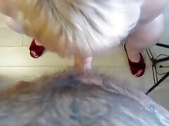 suegra recibe un bocado de semen caliente después de una mamada