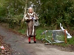 chavy madura con un par chavy madura con un par