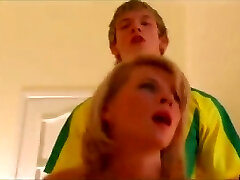 Joven y su Paso a la Mamá. Joven y su Paso a la Mamá.