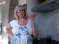 Mature blonde granny sammie sparks licks dick clean