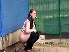 Prego Woman go to pee