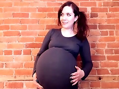 Pregnant yong and sexy (sexy mommy)