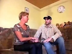 Piercing dojrzałe w okularach pieprzy