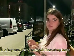 подцепил школьницу на улице и трахнул её в подъезде