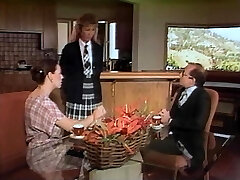 blondynka w spódnicy jęczy, gdy cenionych misjonarz