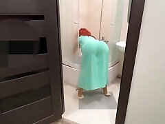 Spied on stepmother's giant butt and fucked her butthole!