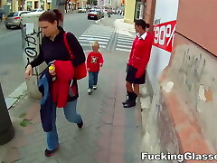 Cholerne okulary - nudne cutie pieprzy się za sprawą