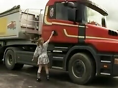 minuscule collège fille obtient camion fait baiser et fister !
