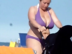 Candid MILF Huge Huge-titted Beach Cleavage