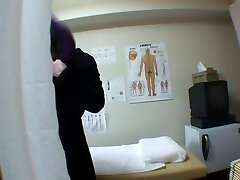 Espion caché cam massage se transforme en doigte une fille chatte