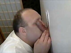 SHORT Dude AT GLORYHOLE WITH HUNG CUM