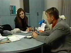 Chętni dziwka ruda dostaje cipki jadłem w biurze