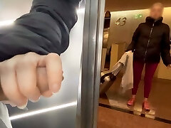 An unknown sporty girl from the hotel gives me a oral in the public elevator and helps me finish cumming