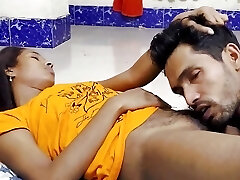 seksowna nastolatka zostaje wyruchana i przez sąsiada. w domu seks seksowna nastolatka zostaje wyruchana i przez sąsiada. w domu seks