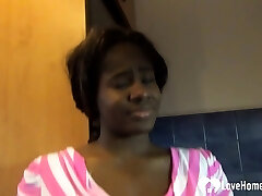 murzynki laska pokazuje jej niesamowite cycki