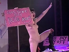 con il suo сульо e pochwy fa di тутто!! helga