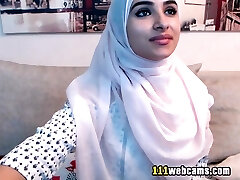 Amateur wondrous big butt arab teen camgirl posing in front of the webcam