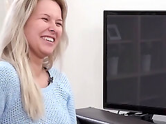 jej tyłek i głębokie gardło nie ma granic i zawsze gotowy do ciężkiego walenie