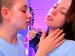 French Kissing Amateur Teenage Lesbians