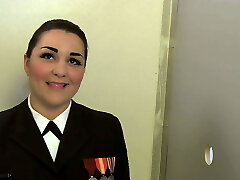 海军女孩莫雷纳获取双面部在GLORYHOLE