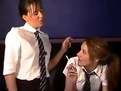 2 szkoły dla dziewcząt