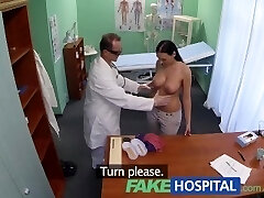 FakeHospital患者引诱医生复盖她的医药费