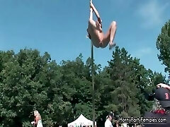 Gruba brunetka dziwka wariuje, pokazuje jak part6