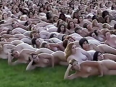 5000 bare people laying out for the photographer who makes books