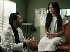 mała azjatycka zjada murzynki cipki na zalecenie lekarza